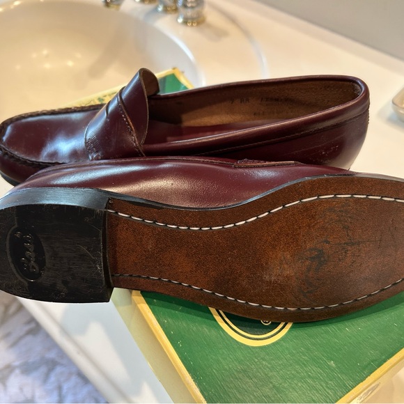 The ORIGINAL Bass Weejun Penny Loafers!   Ladies size 9AA. - Picture 4 of 9